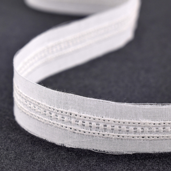 Шитье-вышивка на батисте, прошва, 20 мм, цвет белый. Арт 32276/01