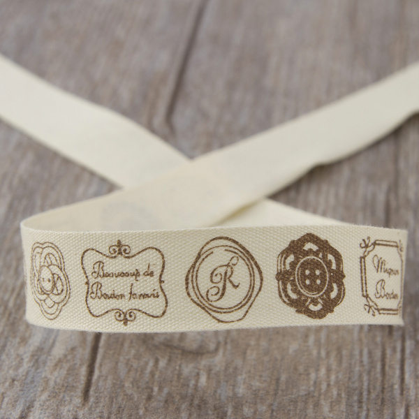 Лента хлопковая на картонной мини-катушке "Вензеля и надписи". Арт VR15.015