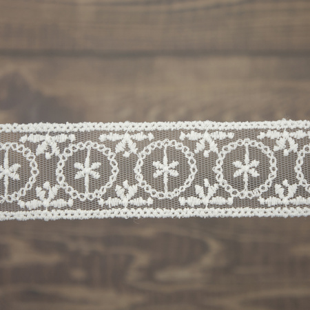Кружево-вышивка на тюле, 33 мм, цвет молочный, 100% полиэстер, 3,5 м. Арт T-2005.112