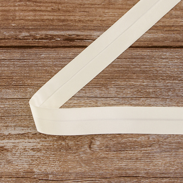 Косая бейка атласная 30 мм, 25 м, цвет 56, кремовый. Арт 6260-30мм-56            