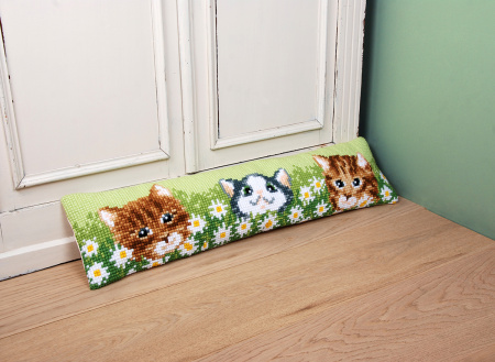 Набор для вышивания подушки от сквозняка "Котятки среди ромашек". Арт PN-0194686