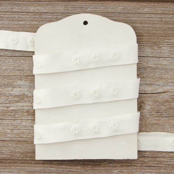 Тесьма пришивная с кнопками, 18 мм, 15 м, цвет 02 белый. Арт 4777-18мм-02