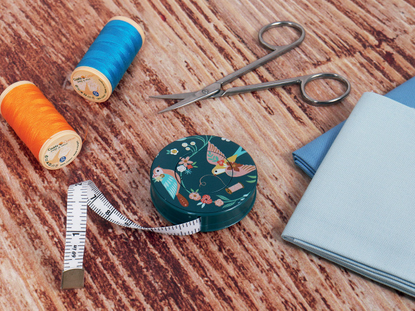 Сантиметр-рулетка 120 см., 3 цвета, 36 шт. в картонном прикассовом стенде. Арт MR253.DB