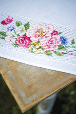 Набор для вышивания скатерти "Цветы и бабочки". Арт PN-0164423