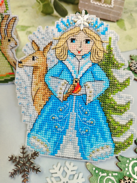 Набор для вышивания на пластиковой канве "Девы зимы и весны". Арт 23.001.11