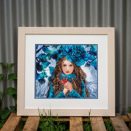 Набор для вышивания "Девушка с синими цветами". Арт PN-0188640