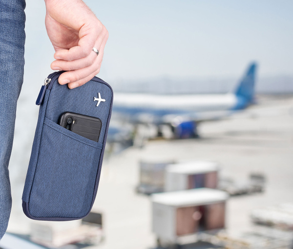 Кейс TROIKA для проездных документов, с защитой от мошенничества (для чипов RFID). Арт TRV20/DB