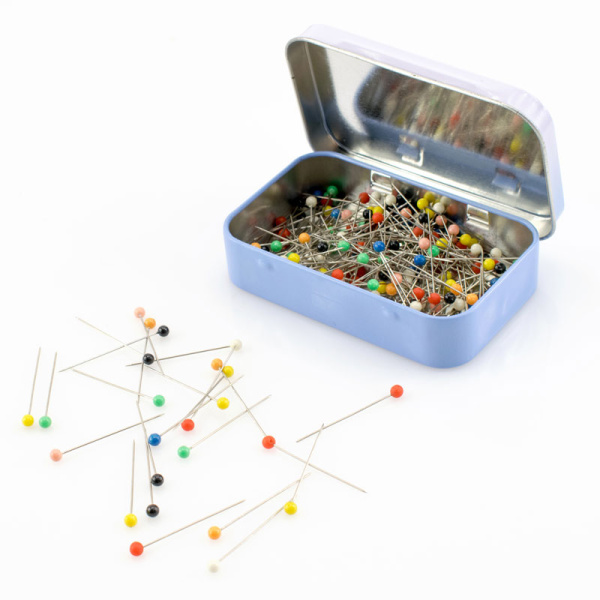 Булавки с пластиковыми  головками в жестяной коробочке. Арт PT.668.34               