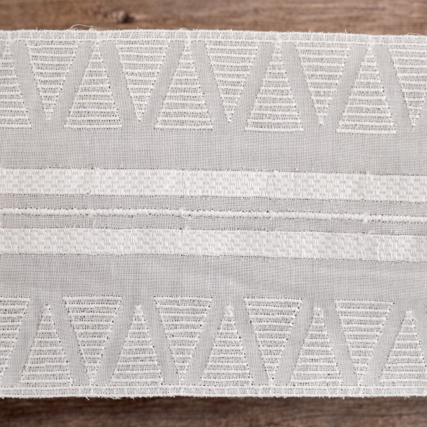 Шитье-вышивка на батисте, прошва, 110 мм, цвет белый. Арт 35568/B