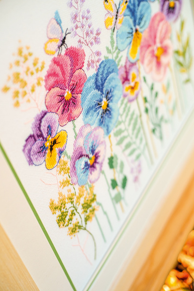 Набор для вышивания "Анютины глазки и травы" . Арт PN-0201936