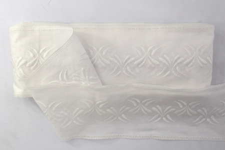 Шитье-вышивка на батисте, прошва, 110 мм, цвет белый. Арт 35499/B