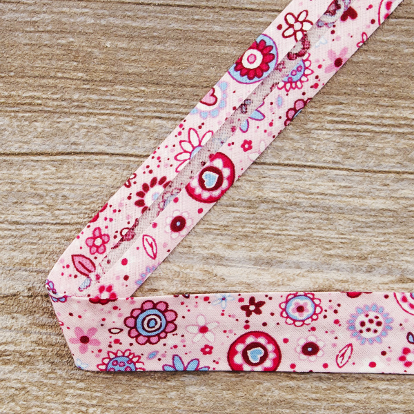 Косая бейка с рисунком SAFISA, арт.6512, 20 мм, 20 м, цвет 02. Арт 6512-20мм-02  