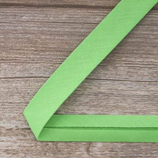 Косая бейка хлопок/полиэстер 20 мм, 25 м, цвет 128, салатовый. Арт 6120-20мм-128           
