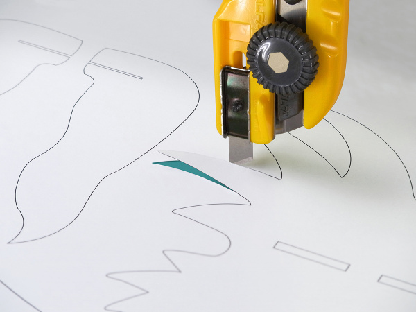 Нож сверхпрочный Olfa c двухсторонней установкой лезвия. Арт L-3