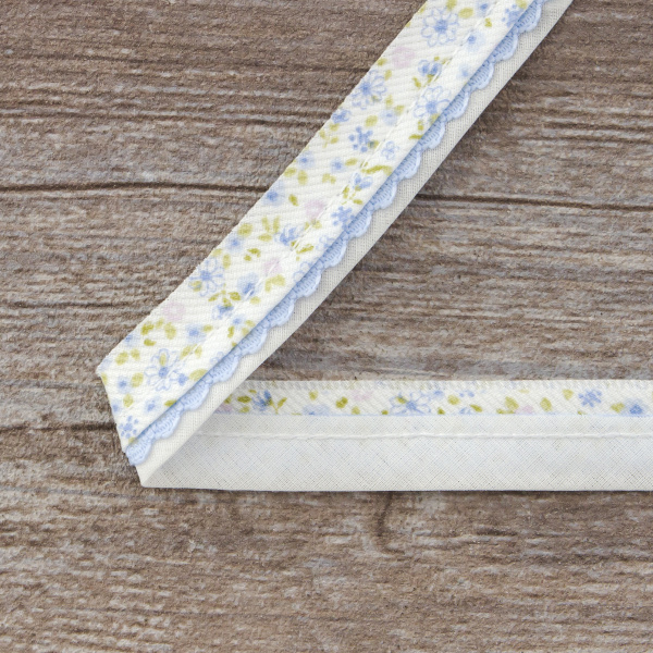 Косая бейка с фестонным краем, 18 мм, цвет бело-голубой. Арт 243986/2