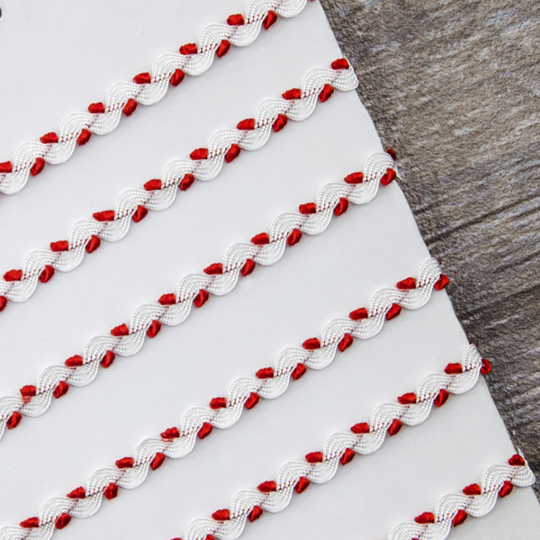 Тесьма PEGA тип вьюнчик, белый с красным, 7 мм. Арт 841512221DA003