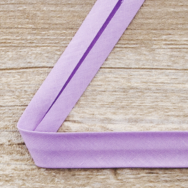 Косая бейка хлопок/полиэстер 20 мм, 25 м, цвет 08, сиреневый. Арт 6120-20мм-08            