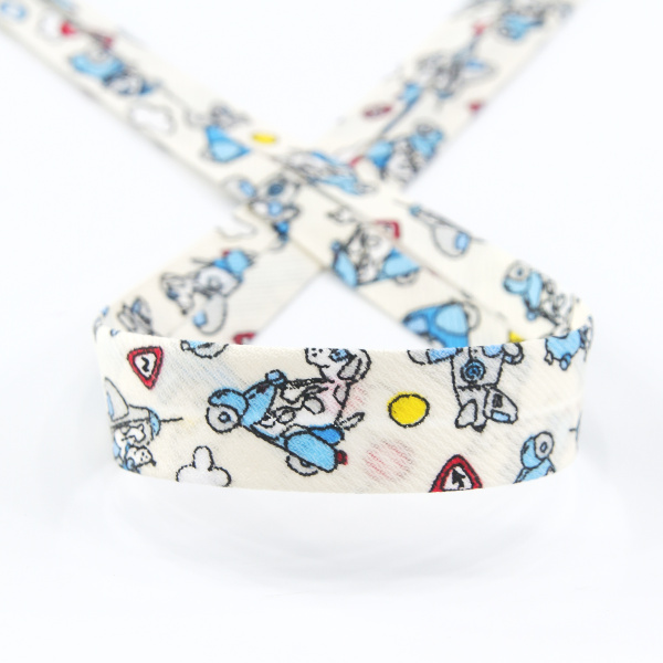 Косая бейка с детским принтом, 18 мм, цвет молочно-белый с голубым. Арт 3323/18/02