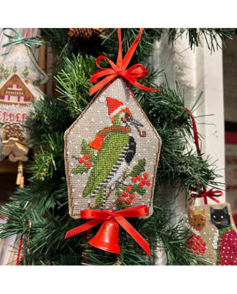 Набор для вышивания елочной игрушки "Little house-Woodpecker"(Маленький домик дятла). Арт 2687