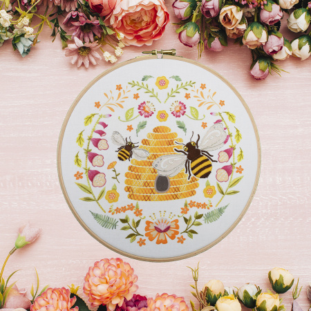 Набор для вышивания "Folk Bees". Арт EKP1