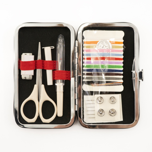 Швейный набор в футляре из искусственной кожи. Арт N4375/1
