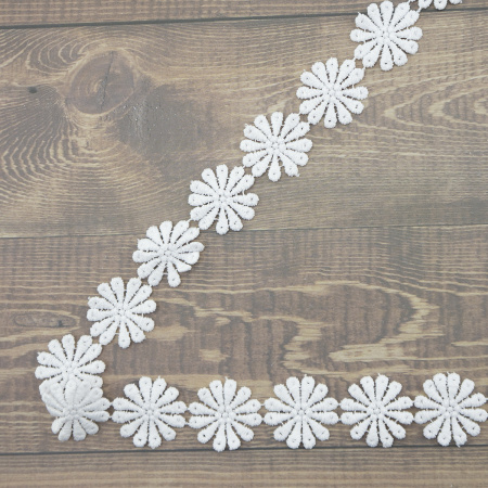 Кружево гипюр, 28 мм, цвет белый, 100% полиэстер, 3,5 м. Арт G-4988.212