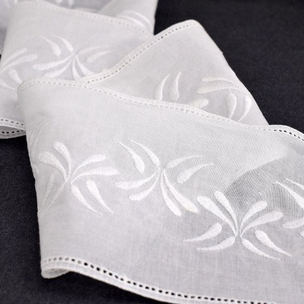 Шитье-вышивка на батисте, прошва, 110 мм, цвет белый. Арт 35499/B