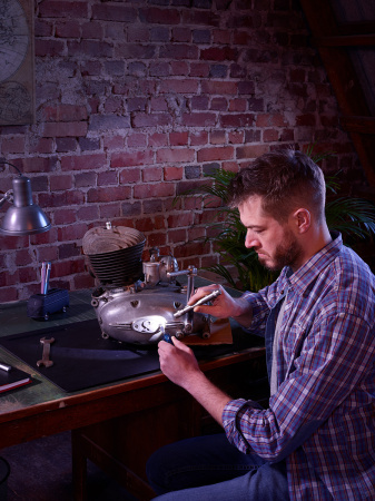 Фонарь TROIKA, белый светодиод, 4 функции освещения. Арт TOR51/TI