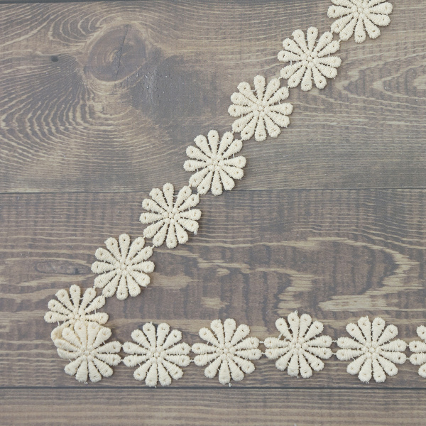 Кружево гипюр, 28 мм, цвет бежевый, 100% полиэстер, 3,5 м. Арт G-4988.371