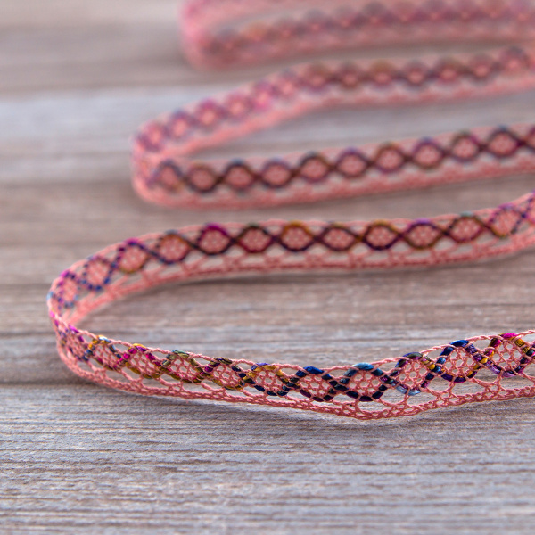 Мерсеризованное хлопковое кружево, 13 мм, цвет пыльно-розовый с сиренево-желтым. Арт 3155/A3