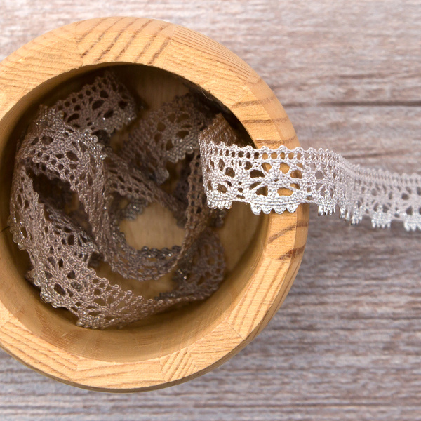 Мерсеризованное хлопковое кружево, 15 мм, цвет серый с серебристым люрексом. Арт 3247/J9                 