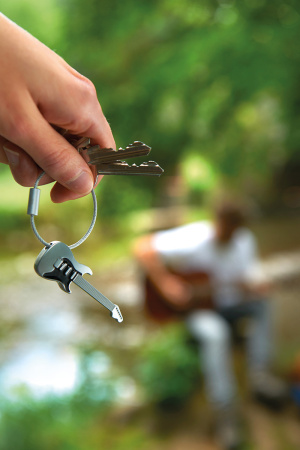 Брелок TROIKA "Гитара". Арт KR17-38/MA