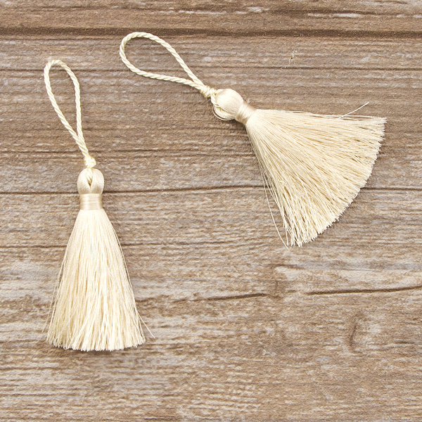 Кисть декоративная на шнуре, длина 60 мм, цвет абрикосовый