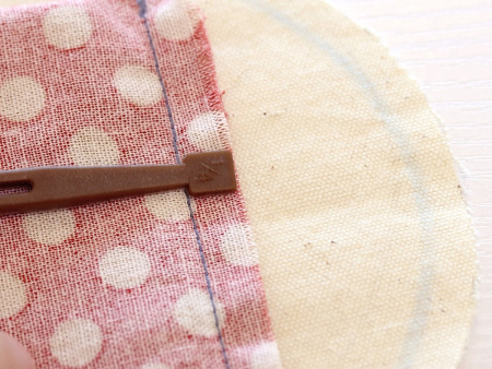 Инструмент для шитья 6-в-1, 2 шт. в фетровом чехле, 2 цвета, 40 шт. в картонном прикассовом стенде. Арт 9271502.DB