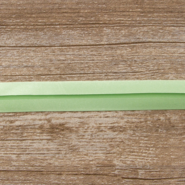 Косая бейка атласная 20 мм, 25 м, цвет 35, светло-зеленый. Арт 6260-20мм-35            