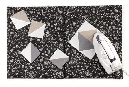 Мульти-мат для пэчворка 4-в-1, размер 30 х 24 х 2,5 см, цвет чёрный. Арт 4089.584.HG