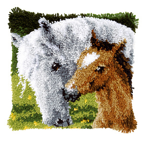 Набор для вышивания подушки "Лошадь и жеребенок"