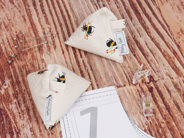 Утяжелитель портновский для фиксации выкройки и кроя ткани, 3 дизайна, 18 шт. в прикассовом стенде. Арт MRFW.DB