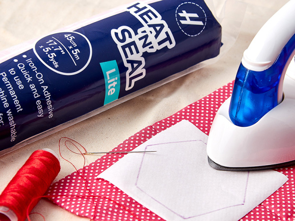 Паутинка клеевая на бумажной основе для аппликаций и рукоделия. Арт 820.L.L