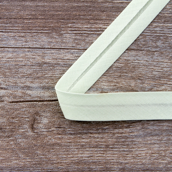 Косая бейка хлопок/полиэстер 20 мм, 25 м, цвет 135, фисташковый. Арт 6120-20мм-135           