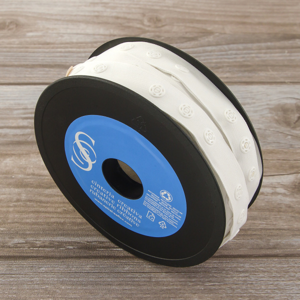 Тесьма пришивная с кнопками, 18 мм, 15 м, цвет 02 белый. Арт 4777-18мм-02