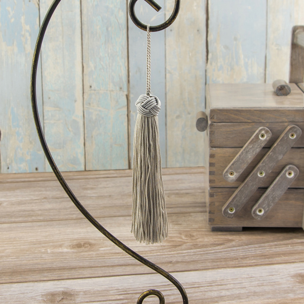 Кисть декоративная на шнуре, длина 120 мм, цвет серебряный. Арт KY - 07-col.PE - 65