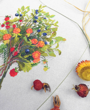 Набор для вышивания "Ягодный букет". Арт 04.009.22