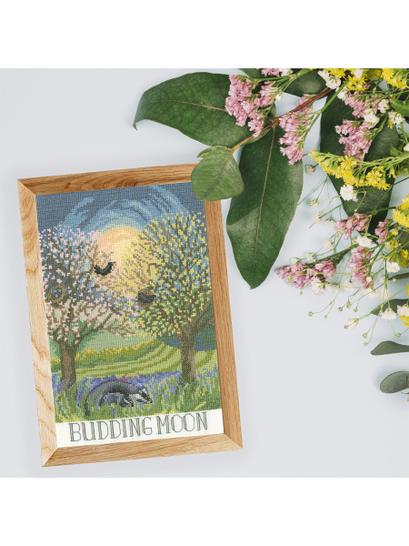 Набор для вышивания "Budding Moon". Арт XDD1
