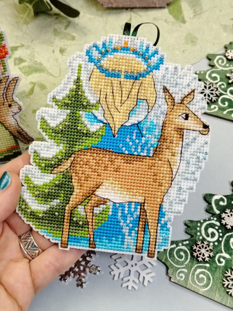 Набор для вышивания на пластиковой канве "Девы зимы и весны". Арт 23.001.11