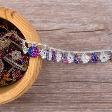 Мерсеризованное хлопковое кружево, 13 мм, цвет серебристый с сиренево-розовым. Арт 3615/A7                 