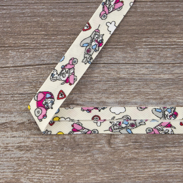 Косая бейка с детским принтом, 18 мм, цвет молочно-белый с розовым. Арт 3323/18/01