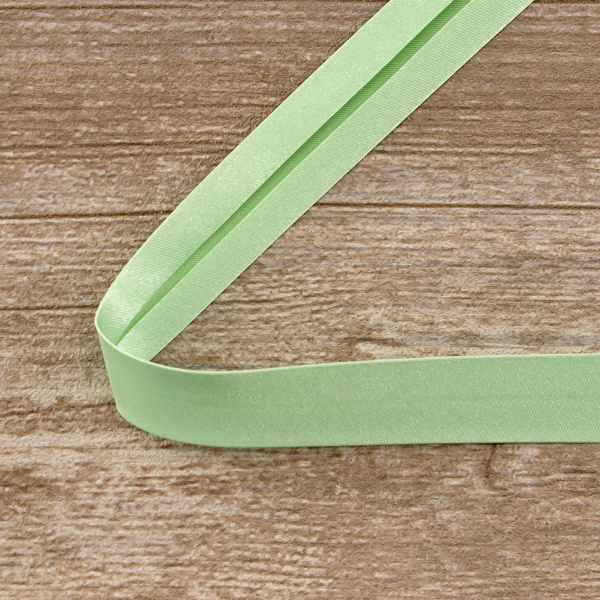 Косая бейка атласная 20 мм, 25 м, цвет 35, светло-зеленый. Арт 6260-20мм-35            