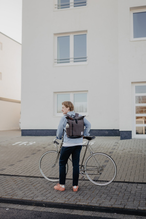 Рюкзак TROIKA с откидным верхом с металлической пряжкой. Арт BBG51/GY