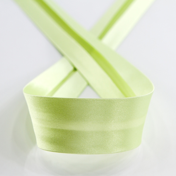 Косая бейка атласная 30 мм, 25 м, цвет 11, светлый пастельно-зеленый. Арт 6260-30мм-11            